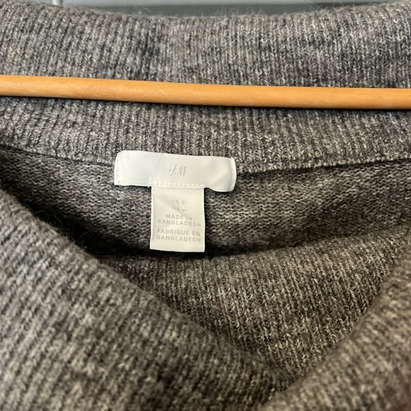 H&M Grey Off the Shoulder Sweater - Picture 4 of 5